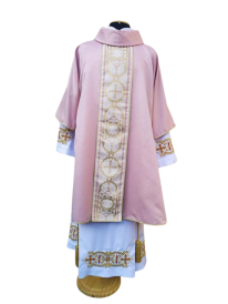 Dalmática rosea com galão